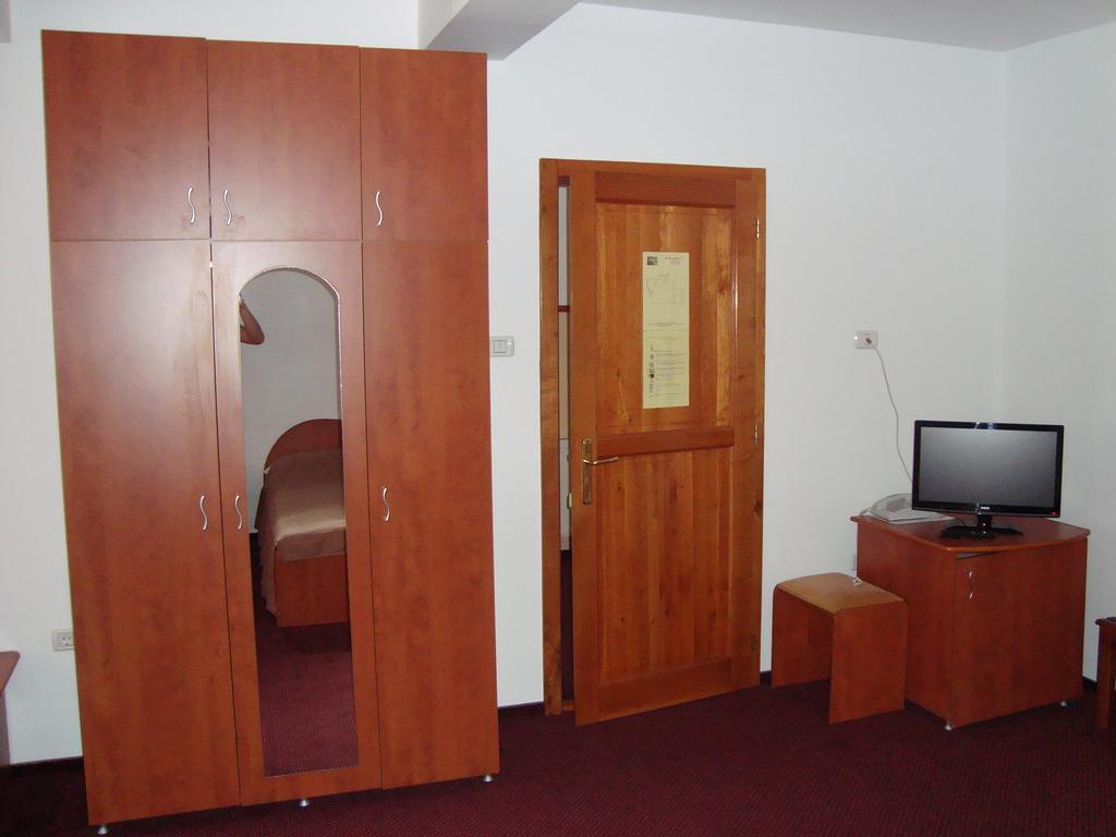 אראד Hotel Lotus מראה חיצוני תמונה