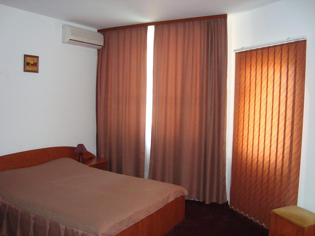 אראד Hotel Lotus מראה חיצוני תמונה