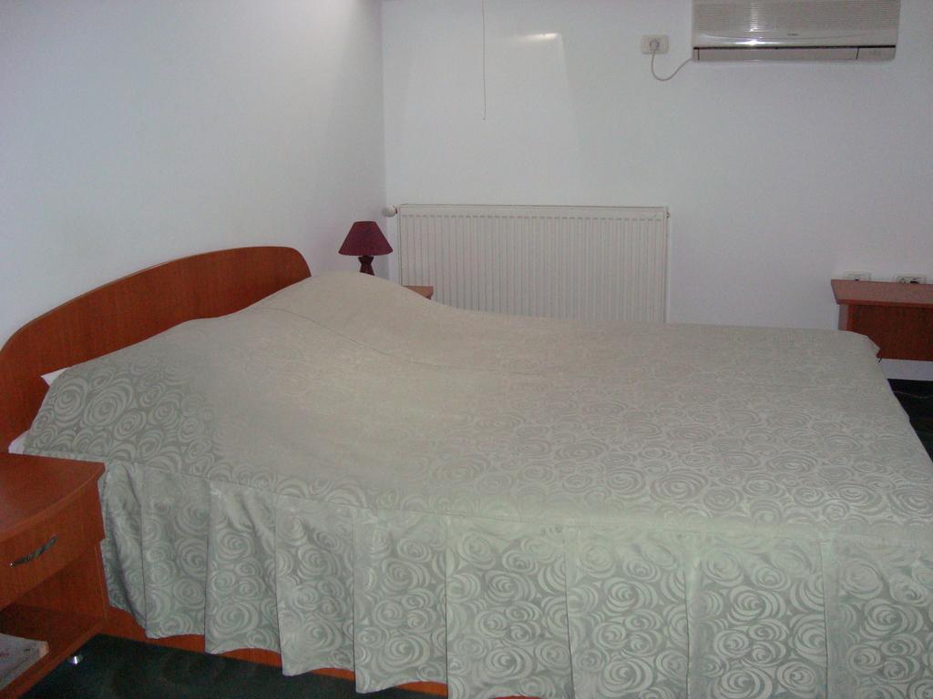 אראד Hotel Lotus מראה חיצוני תמונה