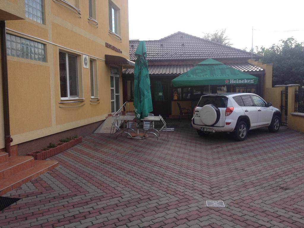 אראד Hotel Lotus מראה חיצוני תמונה