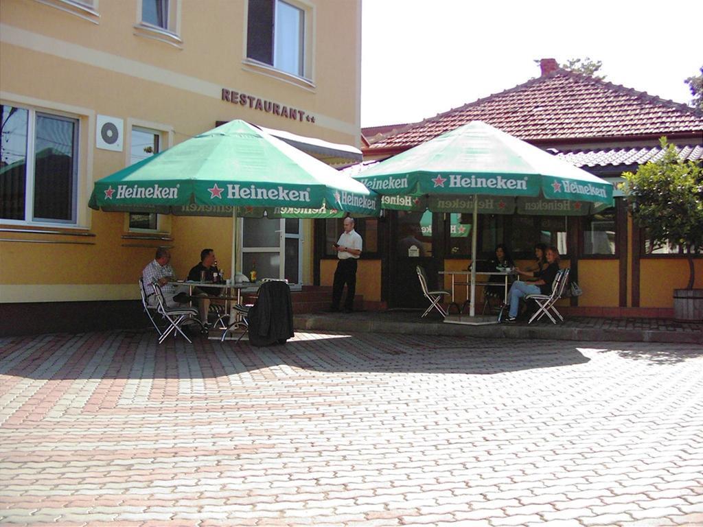 אראד Hotel Lotus מראה חיצוני תמונה