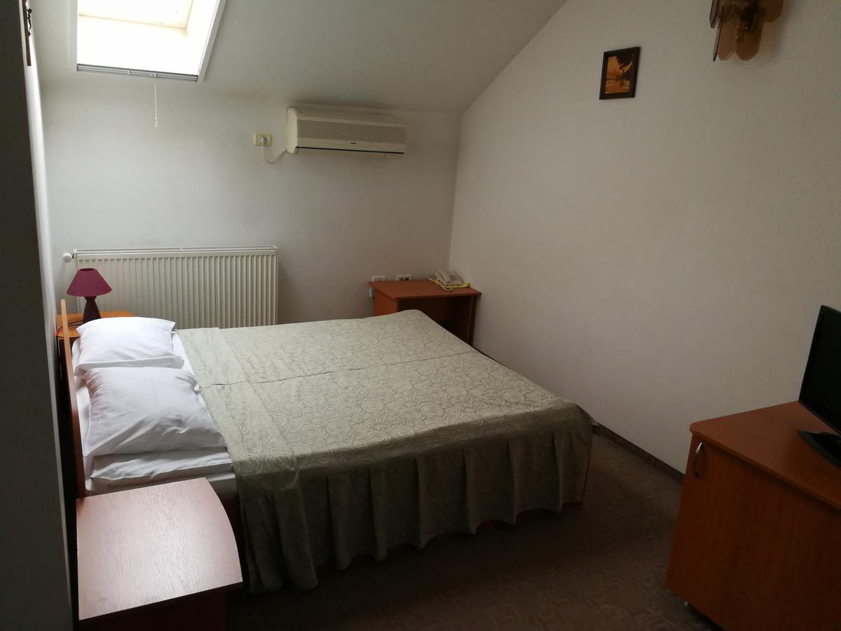 אראד Hotel Lotus מראה חיצוני תמונה