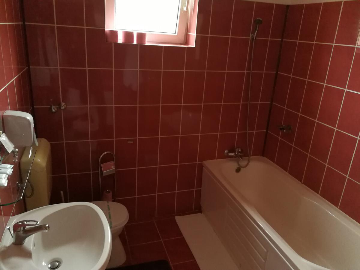 אראד Hotel Lotus מראה חיצוני תמונה